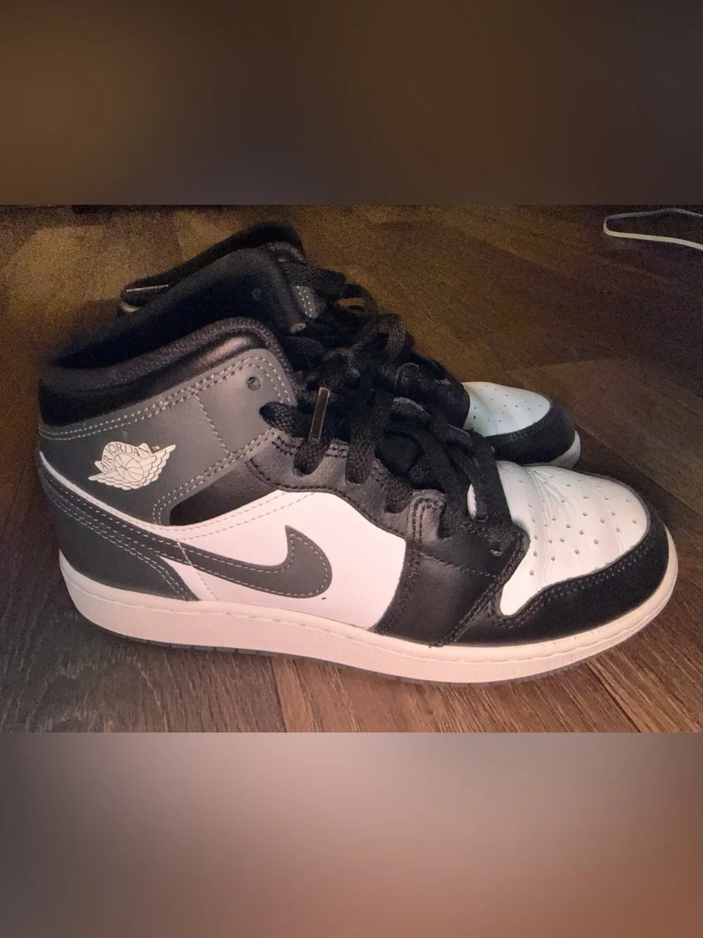 Jordan 1 Big Kids size 6 is equivalent to women’s 7 1/2 Black, White & Gray
